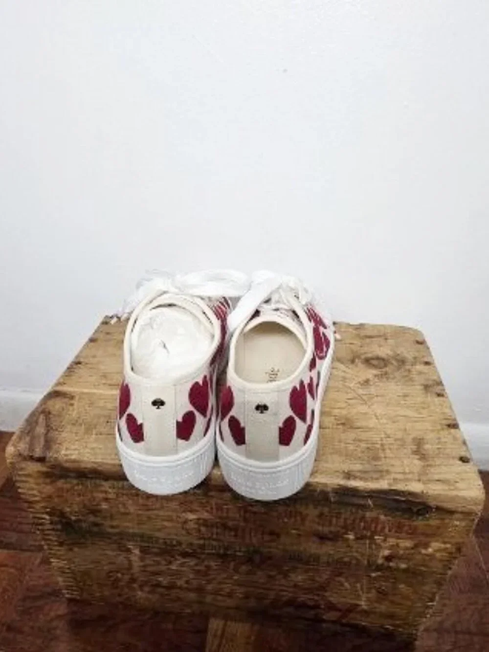 Kate Spade $178 Women's Serve Round Toe Sweethearts Sneakers Sz 7 NIB!